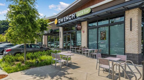 Nearby dining experience: Qwnech Juice Bar